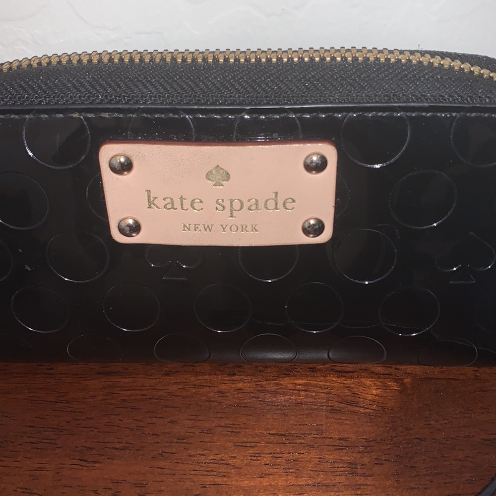 KATE SPADE BNWT BEAUTIFUL BLACK PATENT LEATHER WRISTLET - Picture 2 of 11